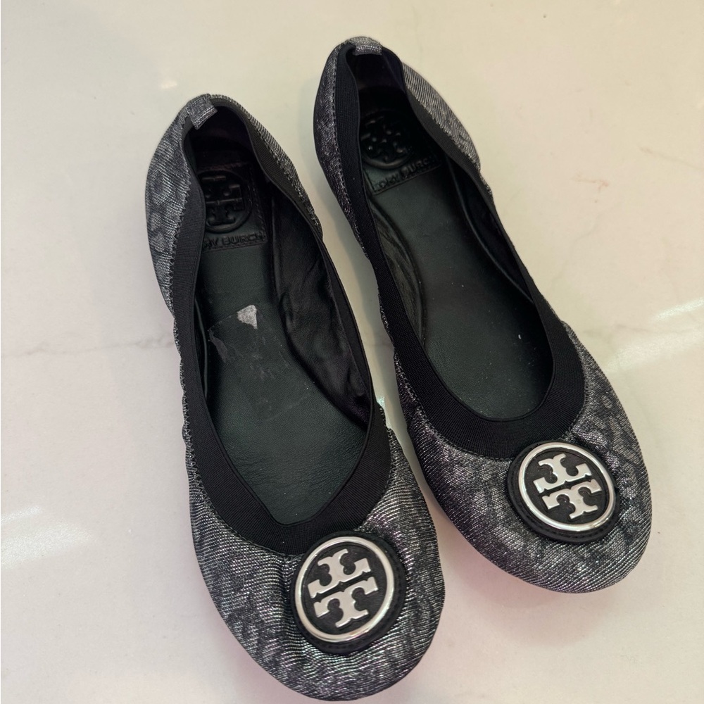 Tory Burch Gray & Black Logo Round-Toe Ballet Flats